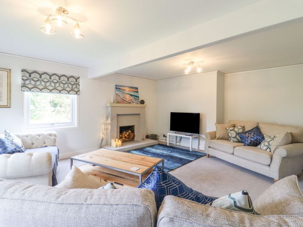 The Pool House, Hertfordshire - for rent with swimming pool and landscaped gardens