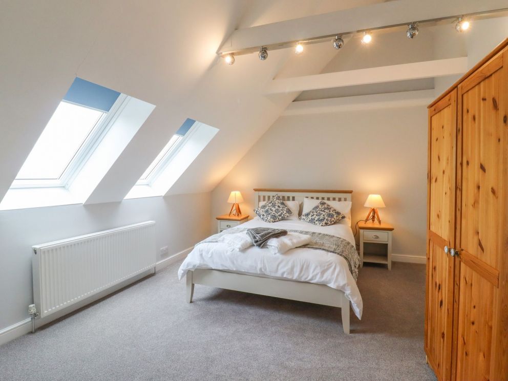 The Pool House, Hertfordshire - for rent with swimming pool and landscaped gardens