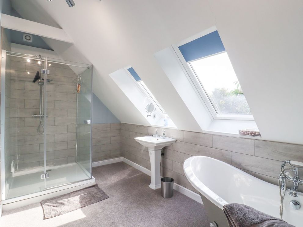 The Pool House, Hertfordshire - for rent with swimming pool and landscaped gardens