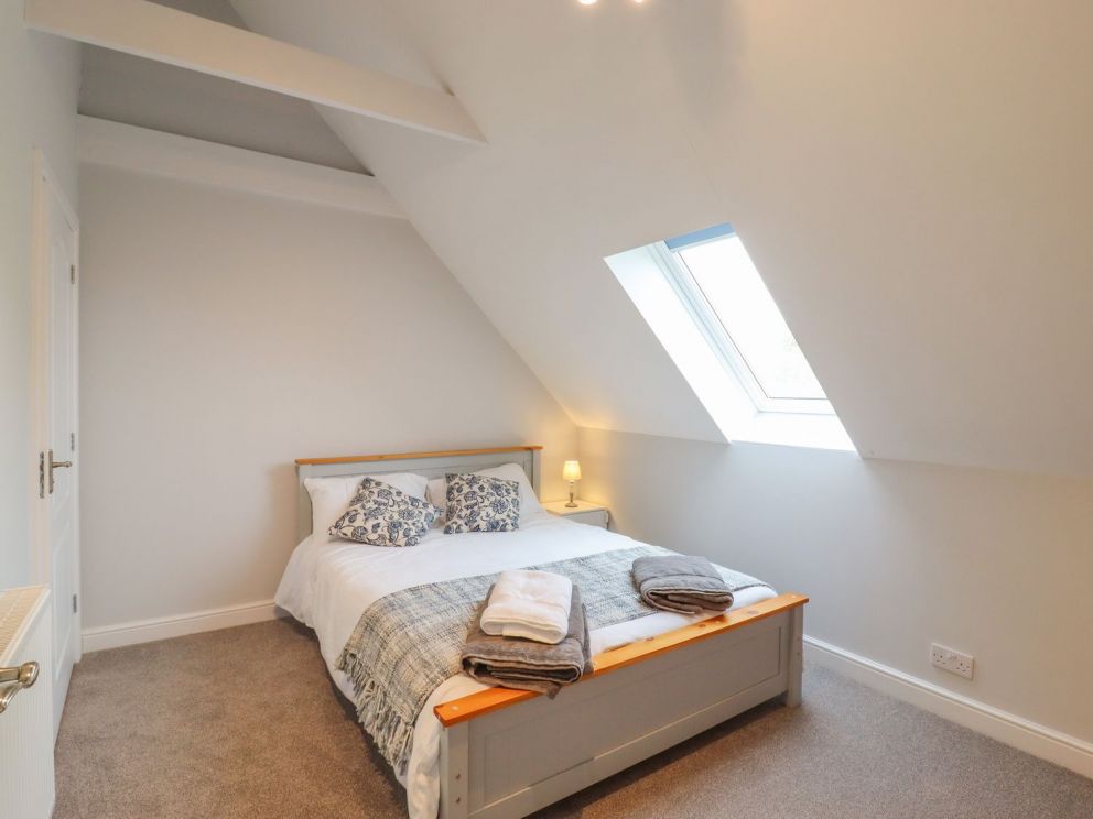 The Pool House, Hertfordshire - for rent with swimming pool and landscaped gardens