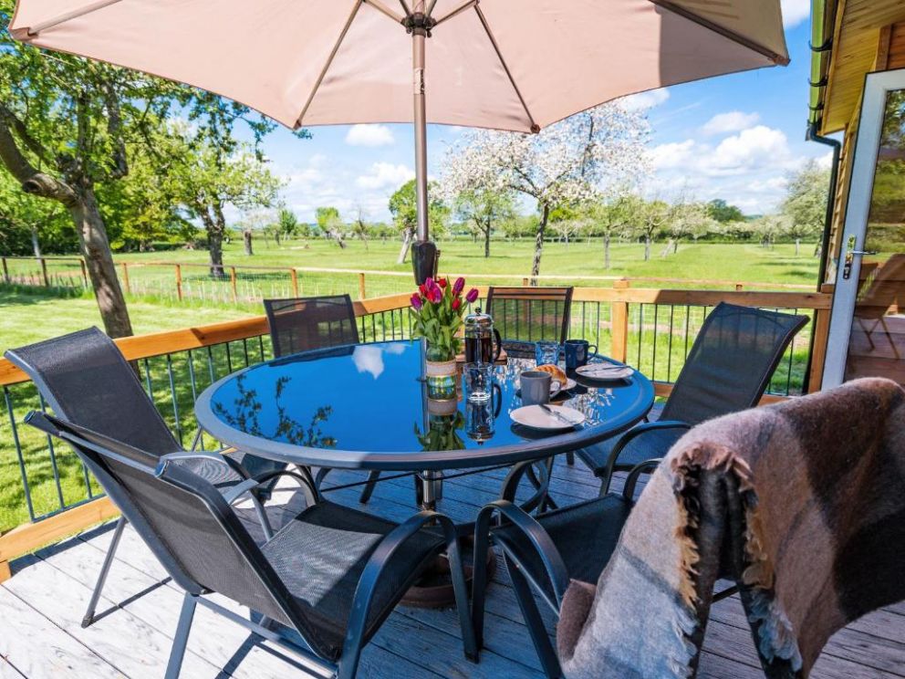 Top Style Orchard - lodge for rent in countryside on working farm in Hallow, Worcestershire