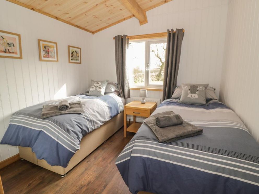 Top Style Orchard - lodge for rent in countryside on working farm in Hallow, Worcestershire