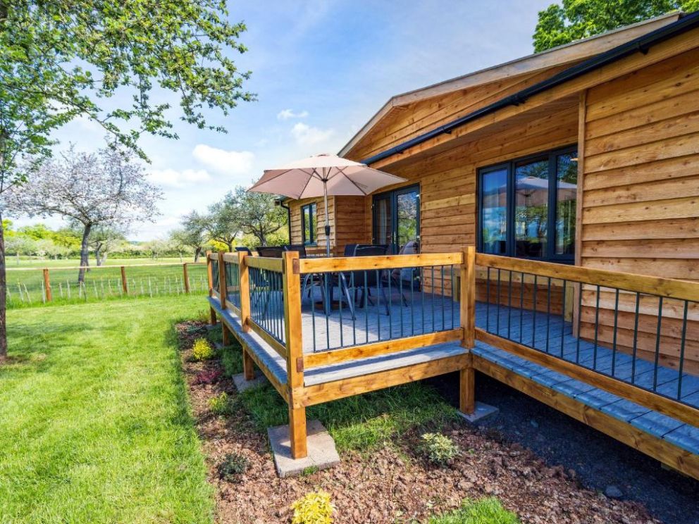 Top Style Orchard - lodge for rent in countryside on working farm in Hallow, Worcestershire