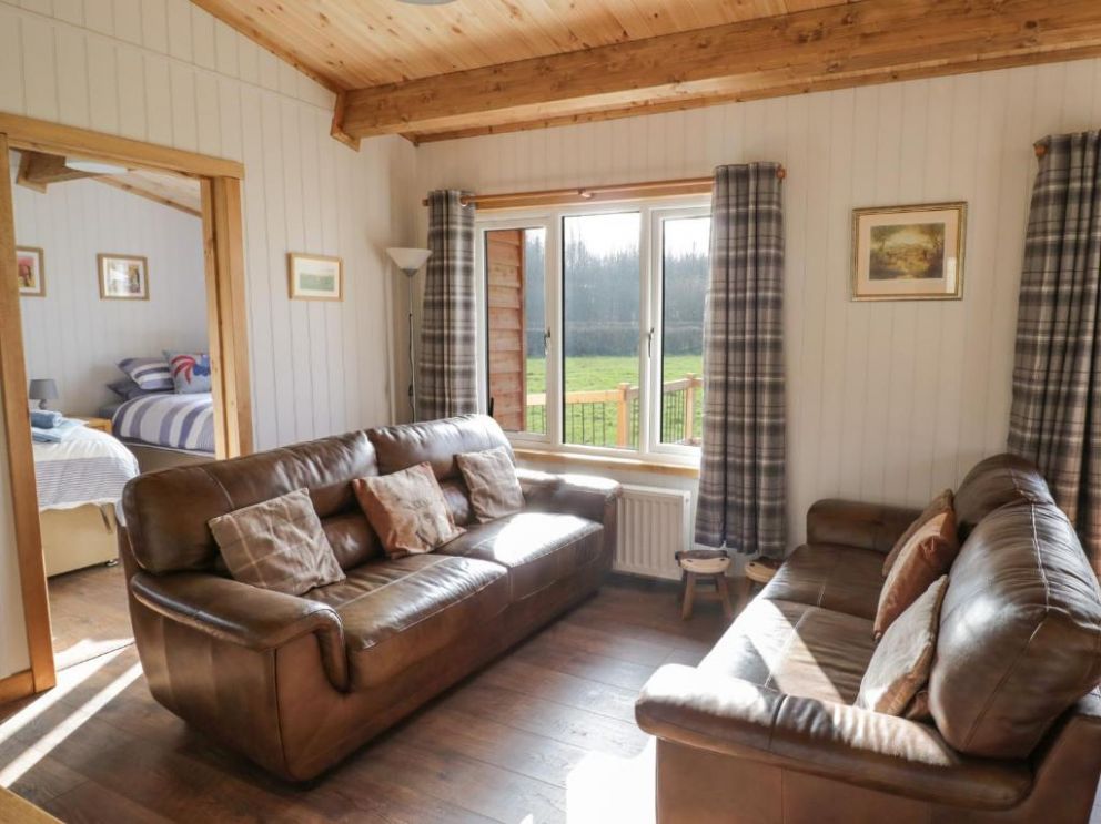 Top Style Orchard - lodge for rent in countryside on working farm in Hallow, Worcestershire