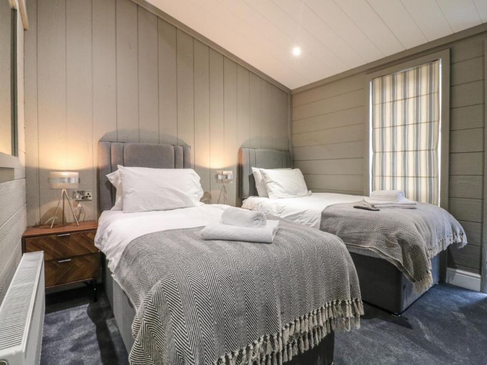 Tranquil Cove Spa Lodge, Langtoft Lakes