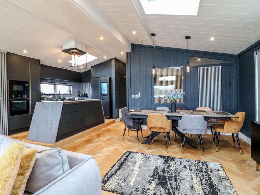 Tranquil Cove Spa Lodge, Langtoft Lakes