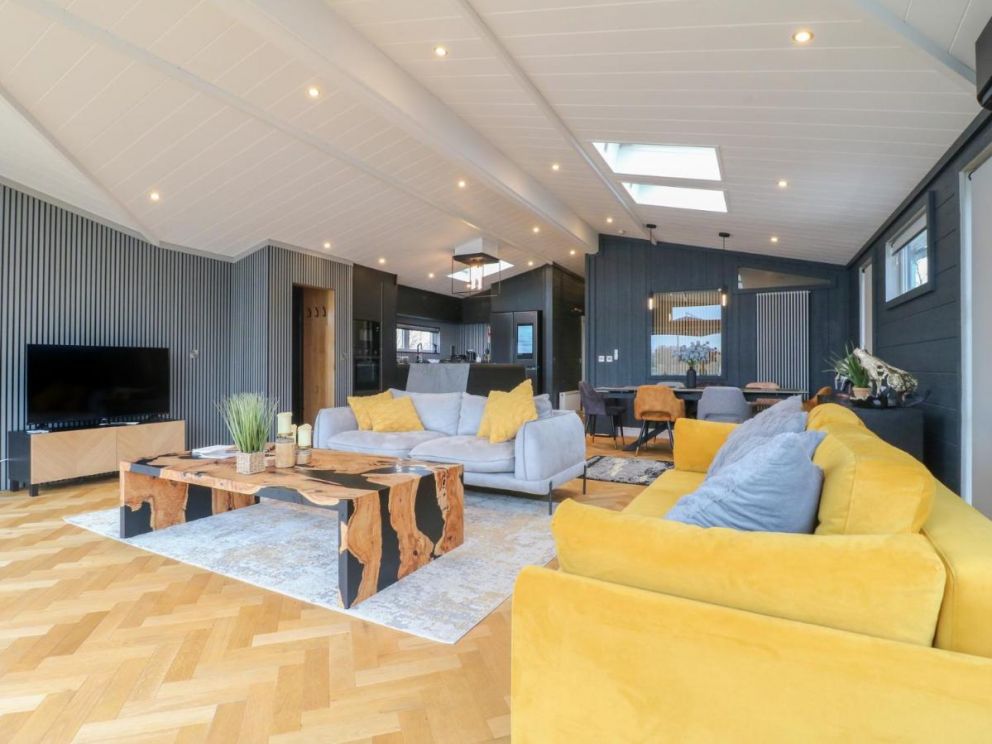 Tranquil Cove Spa Lodge, Langtoft Lakes