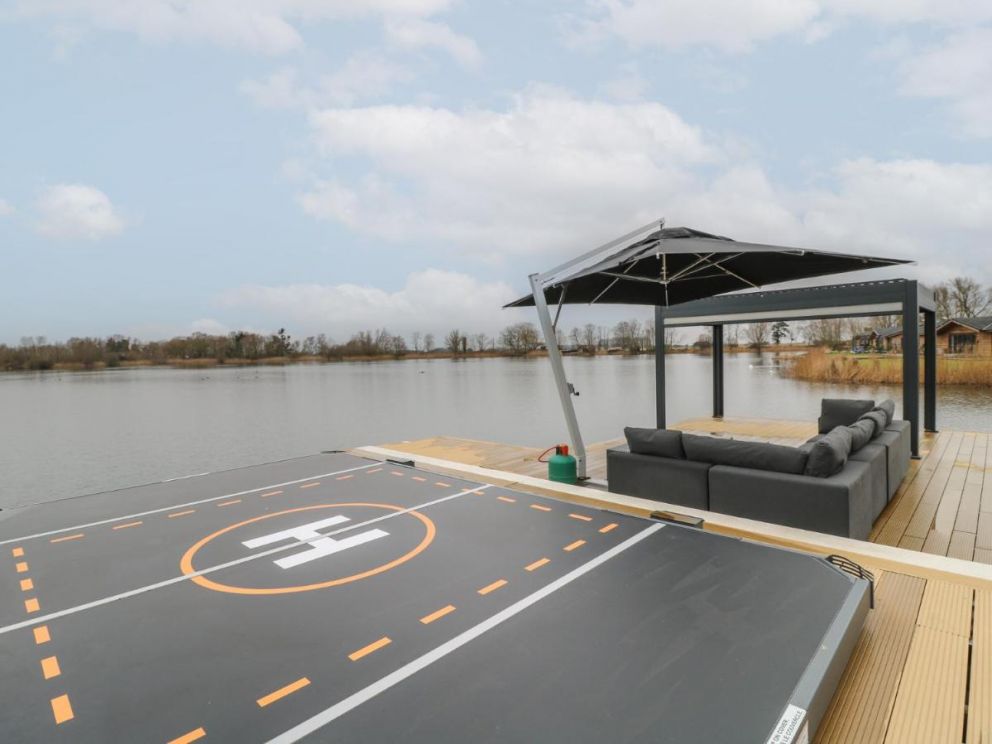 Tranquil Cove Spa Lodge, Langtoft Lakes