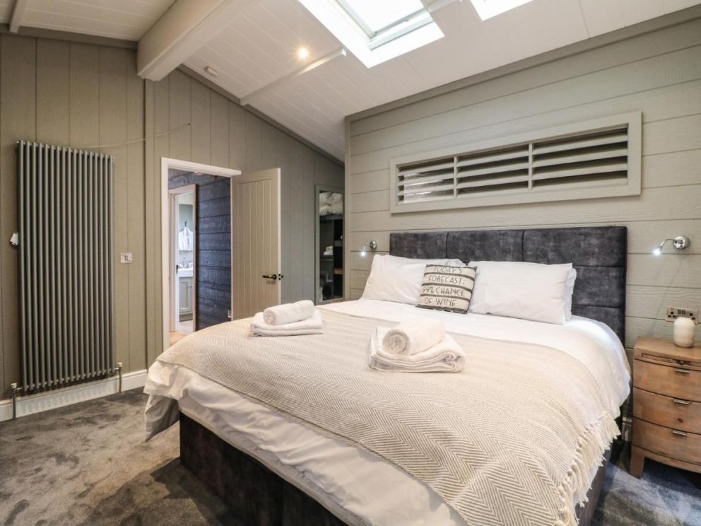 Tranquil Cove Spa Lodge, Langtoft Lakes