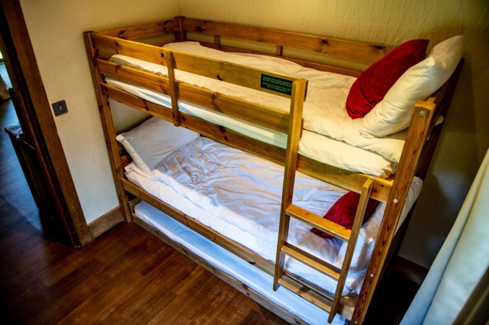 Warwick Castle Knight's Village, Warwick, Warwickshire - within the grounds of Warwick Castle, with WiFi.  Archery, bar and restuarant with evening entertainment