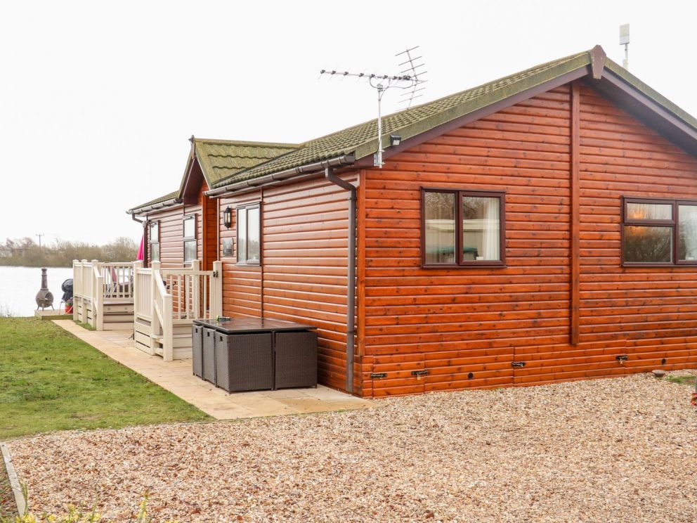 Tattershall Lakes cabins with hot tubs