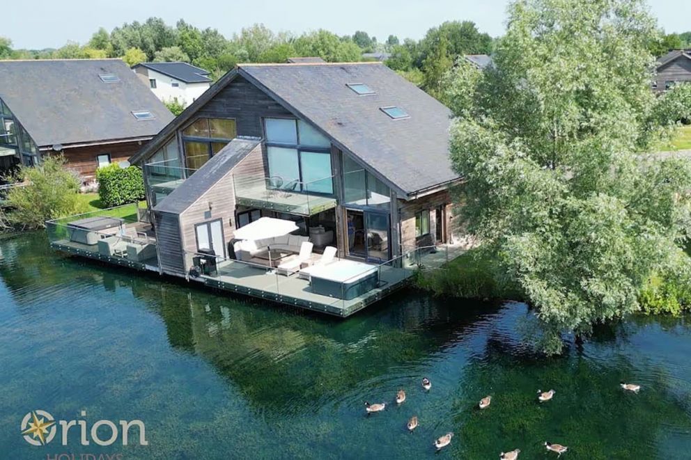 Waters Edge 16, Heron Lodge