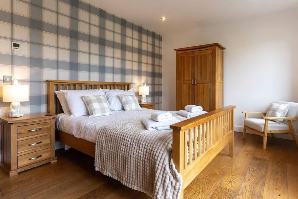 Waters Edge 16, Heron Lodge