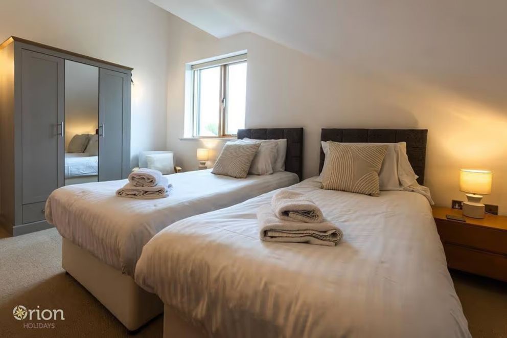 Waters Edge 16, Heron Lodge