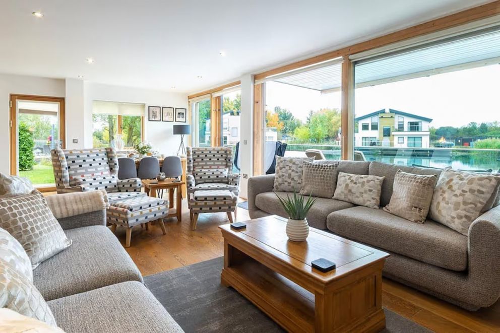 Waters Edge 16, Heron Lodge