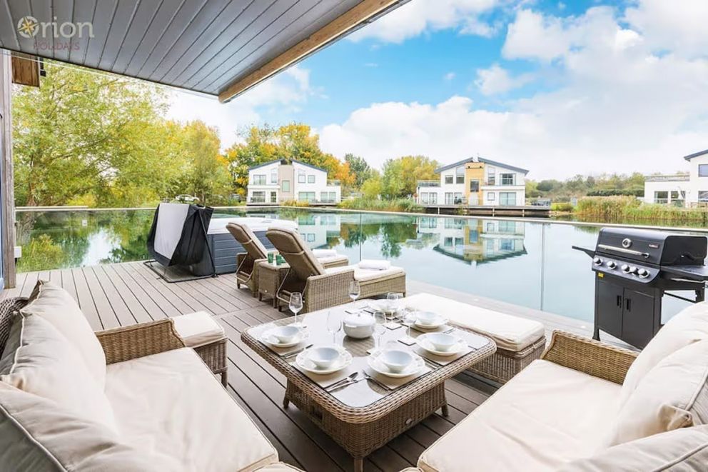 Waters Edge 16, Heron Lodge