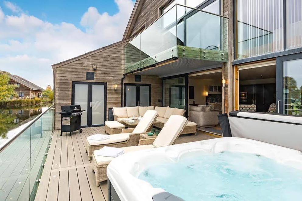 Waters Edge 16, Heron Lodge