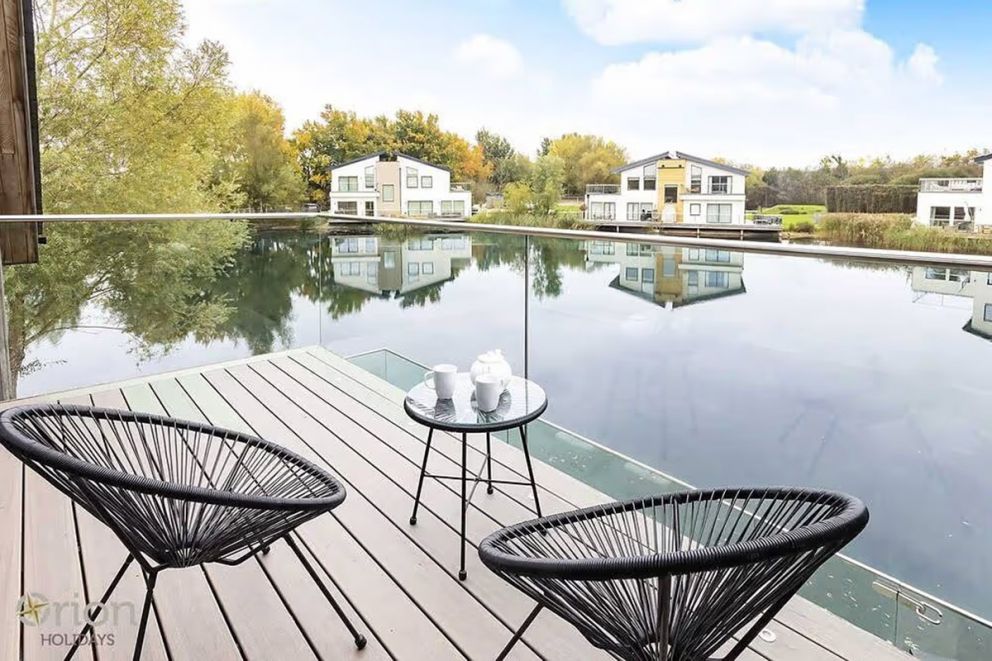Waters Edge 16, Heron Lodge