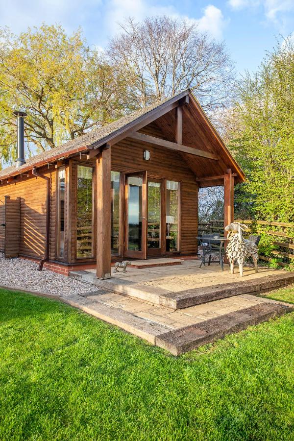 Wits End Log Cabin - Warwick, Warwickshire | Self Catering Holiday Lodges