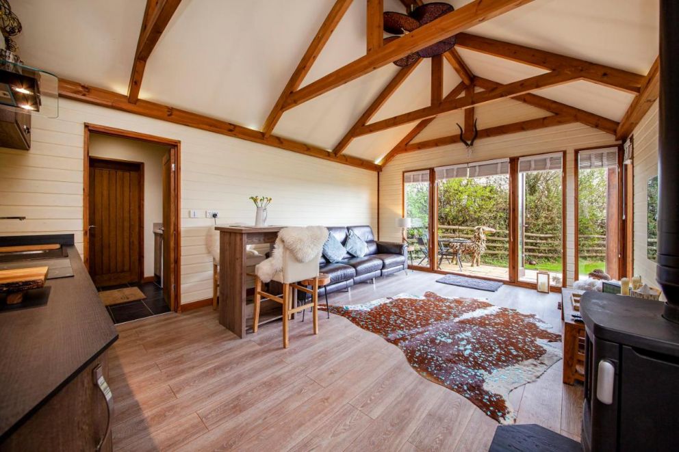 Wits End Log Cabin, Warwick, Warwickshire - pet friendly log cabin, with woodburning stove and wifi