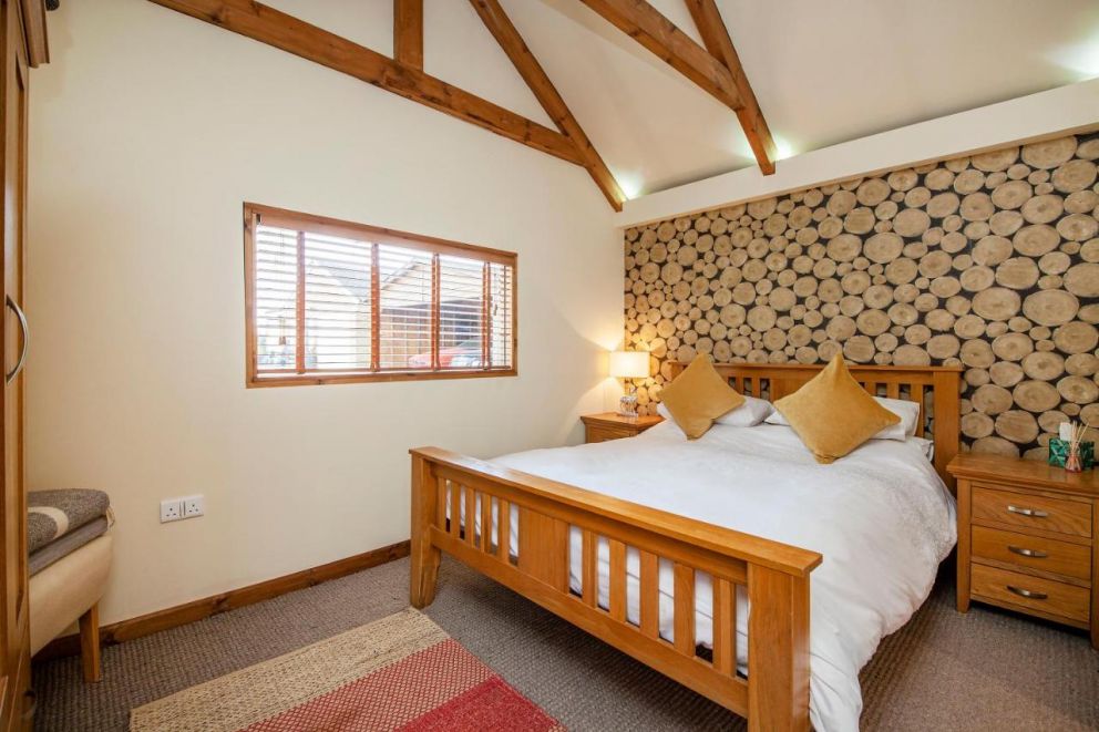 Wits End Log Cabin, Warwick, Warwickshire - pet friendly log cabin, with woodburning stove and wifi
