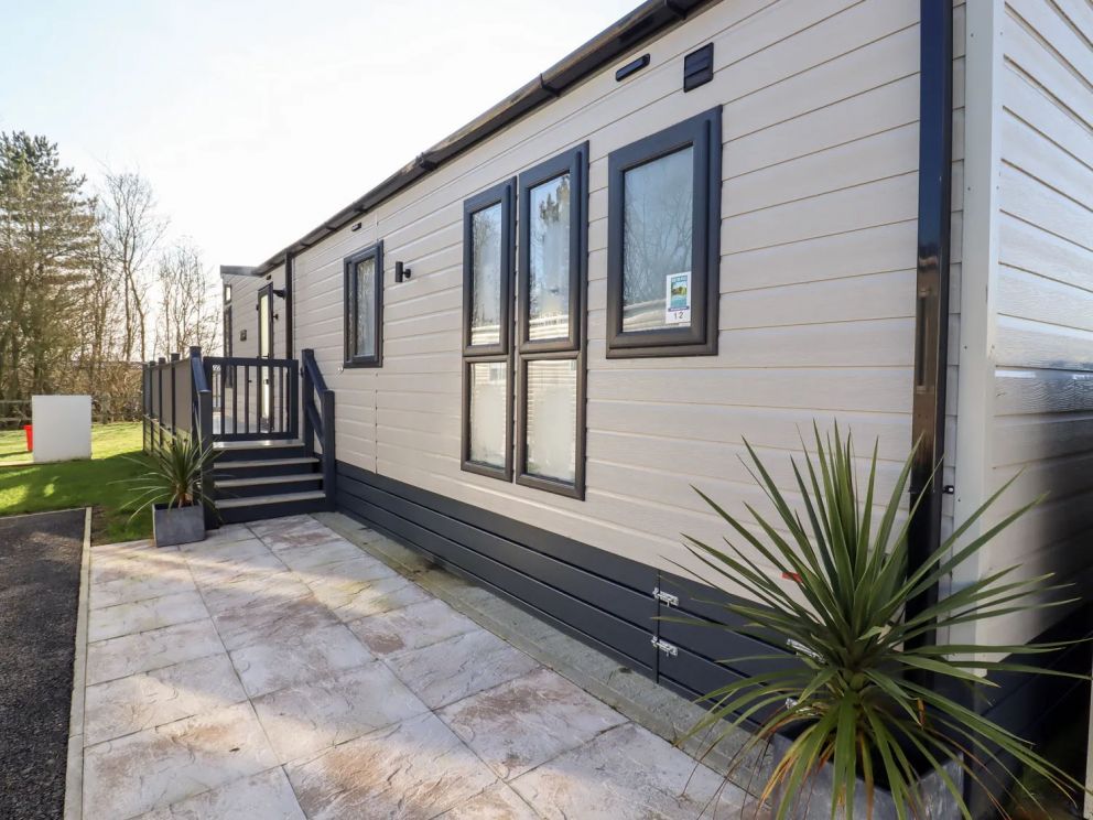 12 Meadow View, Carlton, Saxmundham, Suffolk - pet friendly, holiday lodge on Carlton Meres Holiday Park with indoor & outdoor swimming pools, adventure playground, restaurant, bar and clubhouse, close to the beach