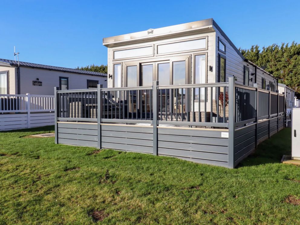 12 Meadow View, Carlton, Saxmundham, Suffolk - pet friendly, holiday lodge on Carlton Meres Holiday Park with indoor & outdoor swimming pools, adventure playground, restaurant, bar and clubhouse