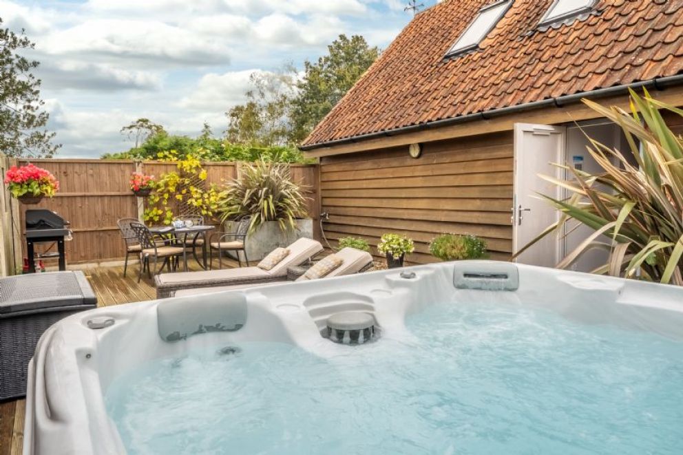 Cartshed Lodge, Hoveton in the heartland of the Norfolk Broads - adult only lodge for rent with hot tub, sun loungers and barbecue
