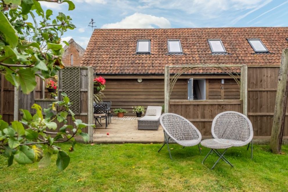 Cartshed Lodge, Hoveton in the heartland of the Norfolk Broads - adult only lodge for rent with hot tub, sun loungers and barbecue