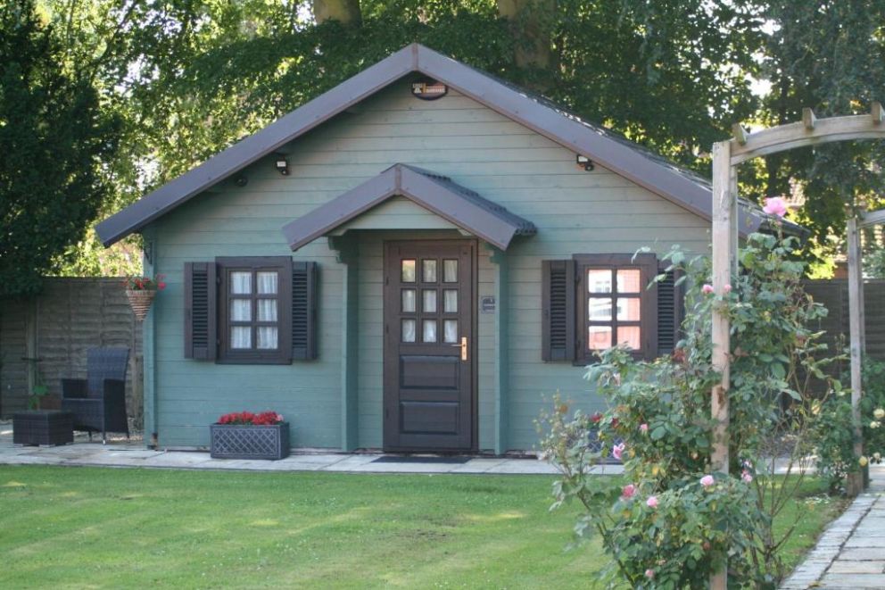 Glengoyne Cabin Hideaways - Chalets for rent with patio, garden and terrace