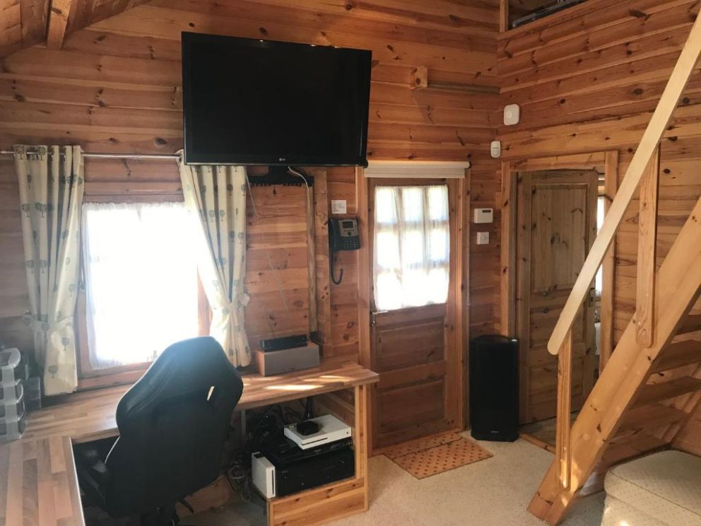 Glengoyne Cabin Hideaways - Chalets for rent with patio, garden and terrace