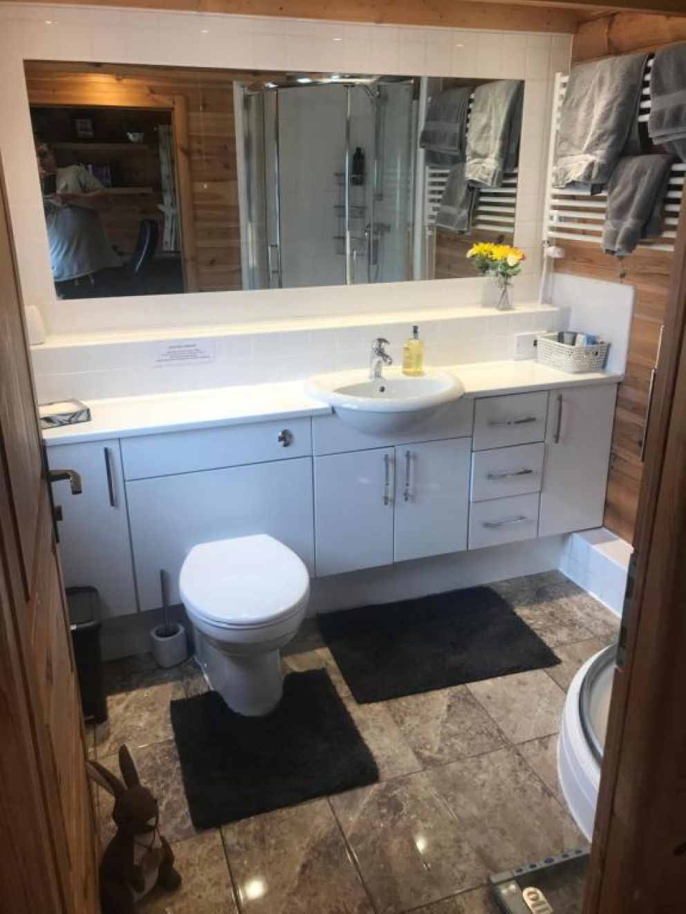 Glengoyne Cabin Hideaways - Chalets for rent with patio, garden and terrace