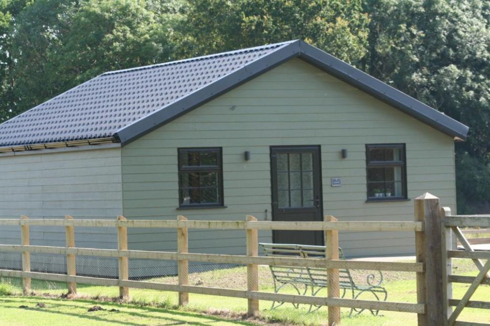 Glengoyne Cabin Hideaways - Chalets for rent with patio, garden and terrace