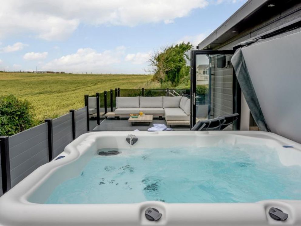 Mundesley Sea Glass Lodge in Mundesley - for rent with hot tub, close to the sea