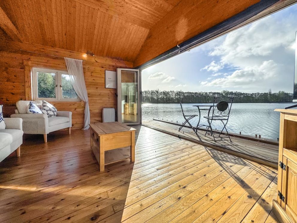 Norfolk Lake House - The Boathouse