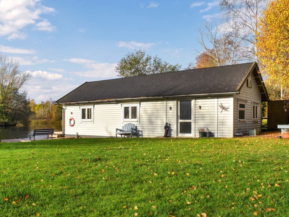 Norfolk Lake House - The Boathouse