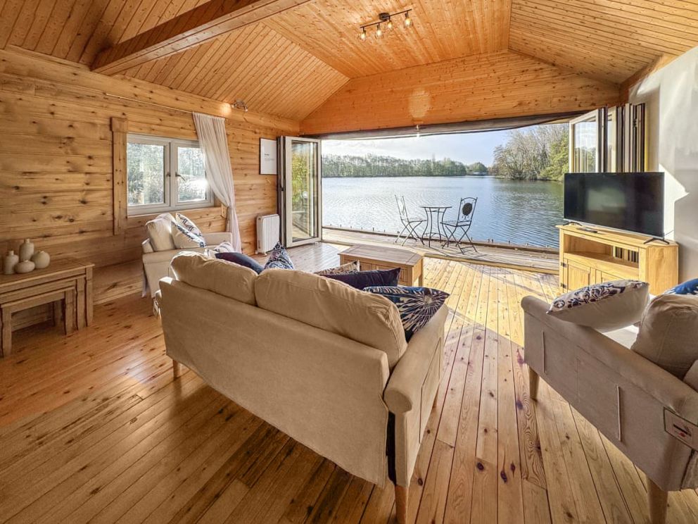 Norfolk Lake House - The Boathouse