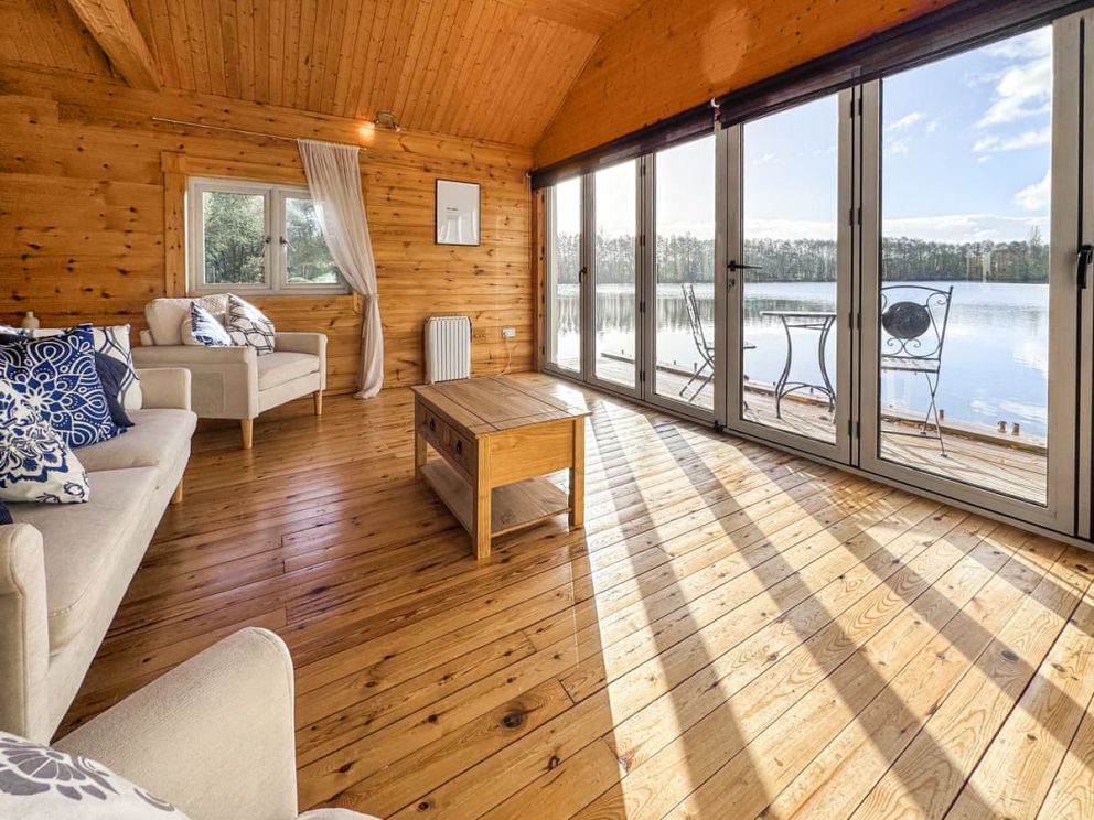 Norfolk Lake House - The Boathouse