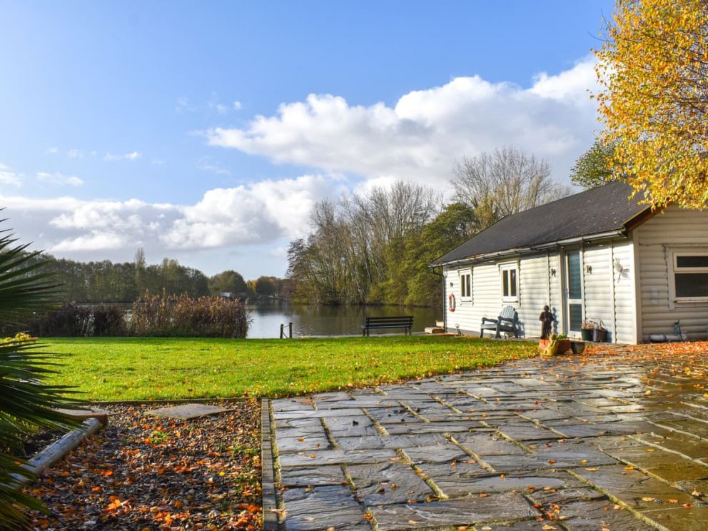 Norfolk Lake House - The Boathouse