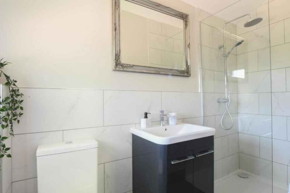 The Piglets - holiday lodge for rent, with hot tub and wood burning stove in Newbourne, Suffolk