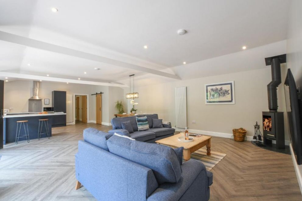 The Piglets - holiday lodge for rent, with hot tub and wood burning stove in Newbourne, Suffolk