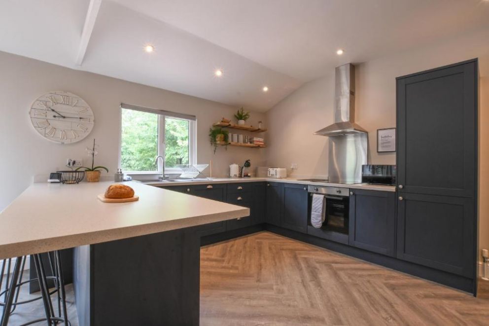 The Piglets - holiday lodge for rent, with hot tub and wood burning stove in Newbourne, Suffolk