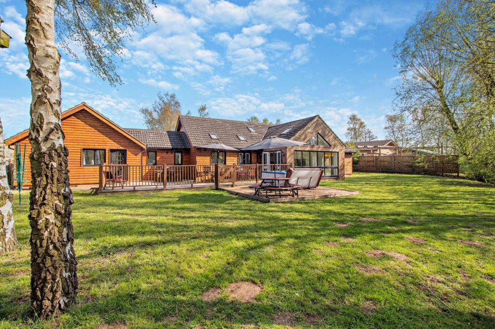 Waters Edge Lakeside Cabin at Pentney Lakes
