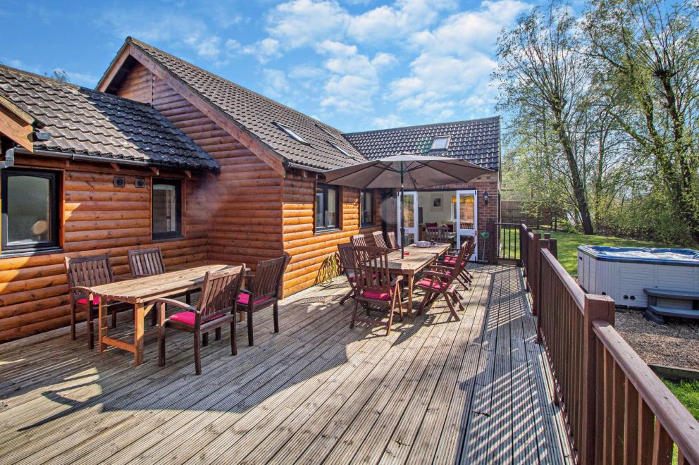 Waters Edge Lakeside Cabin at Pentney Lakes