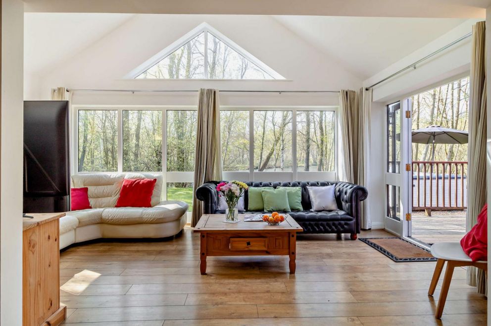 Waters Edge Lakeside Cabin at Pentney Lakes