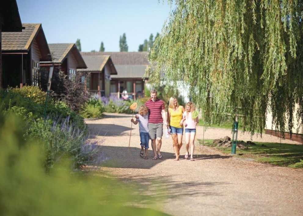 waveney river centre hot tub lodges on norfolk broads