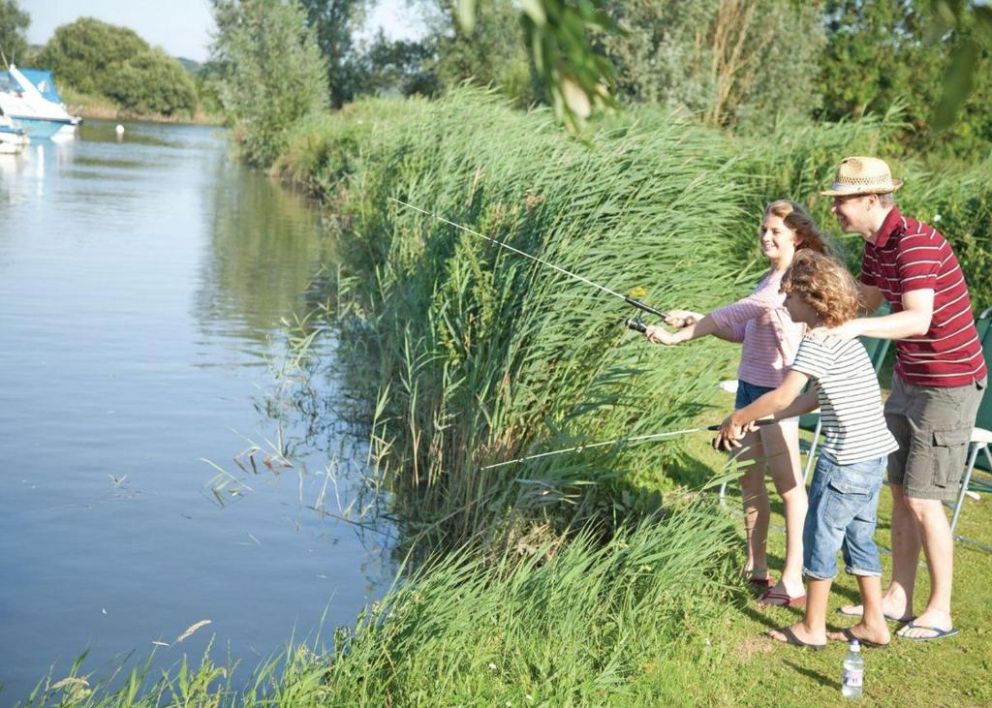 waveney river centre hot tub lodges in norfolk with fishing