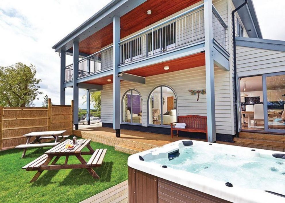 waveney river centre hot tub lodges in norfolk