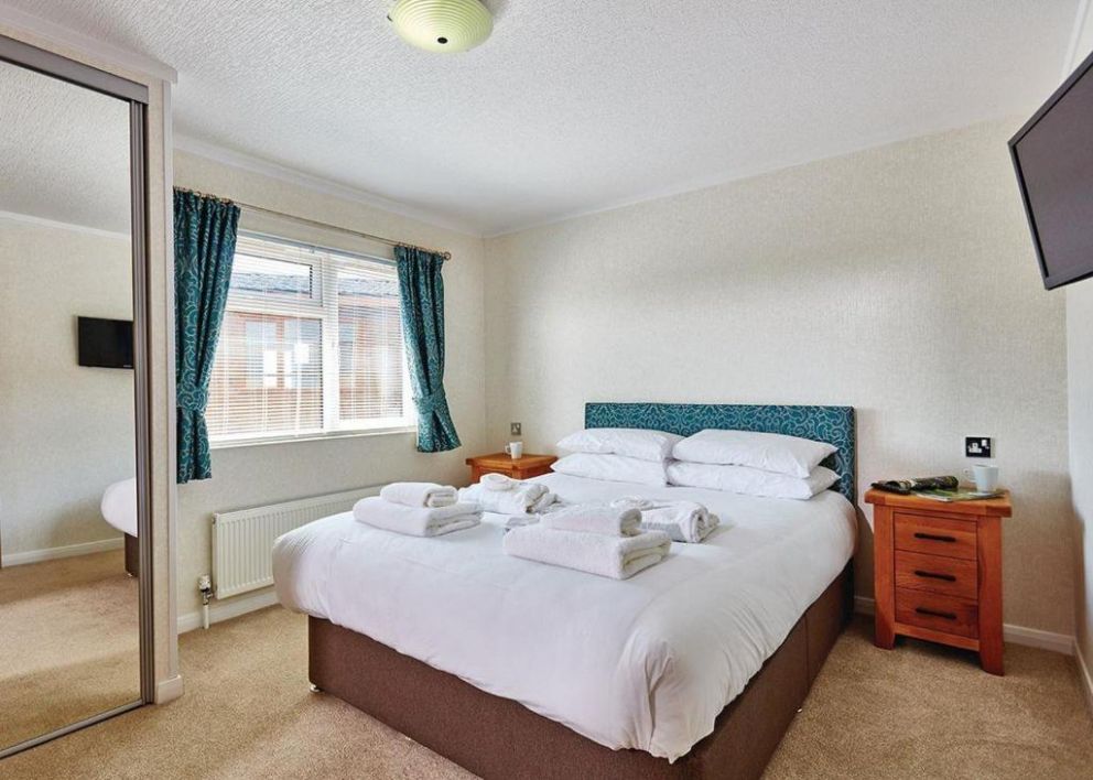 waveney river centre hot tub lodges in norfolk