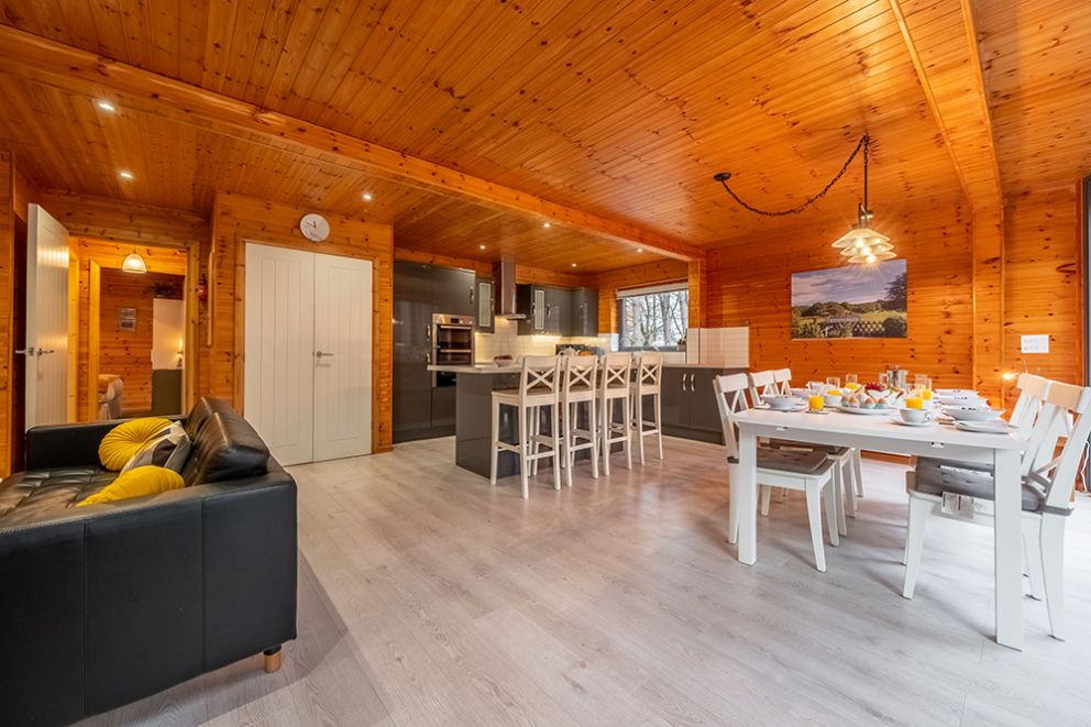 Woodpecker, Holt, Norfolk - pet friendly lodge for rent, close to beach